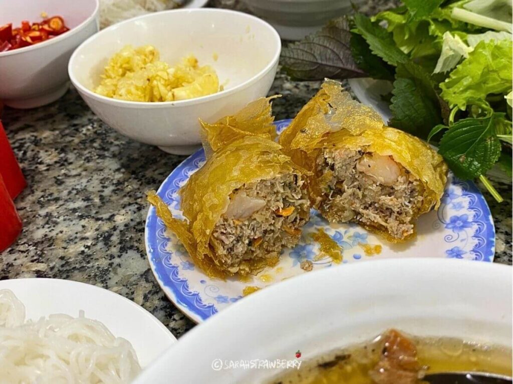 Nem Hải Sản / seafood spring roll. seafood filling wrapped in crispy golden skin